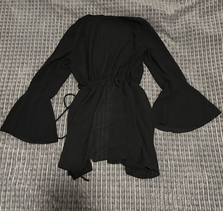 Czarna narzutka plażowa