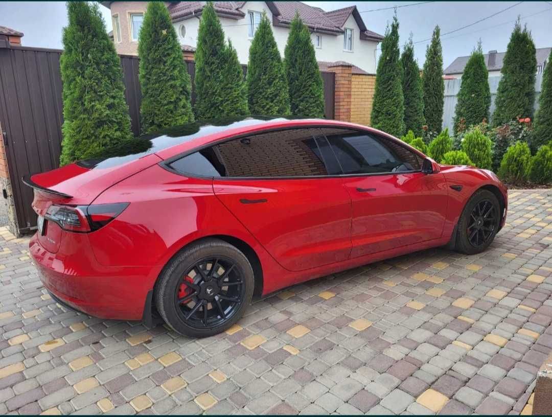 Продам авто Tesla model 3