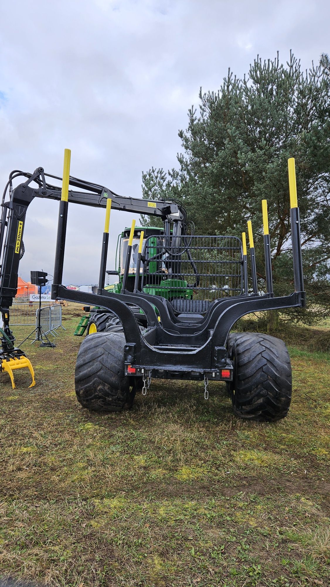 John Deere 810e.