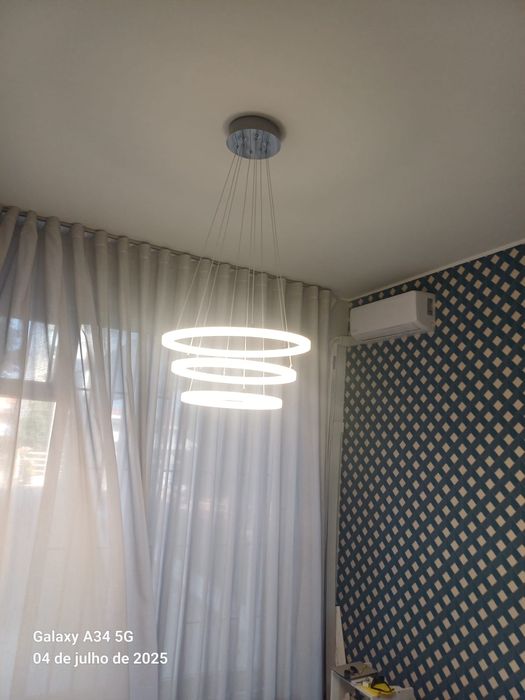 2 iluminações de teto