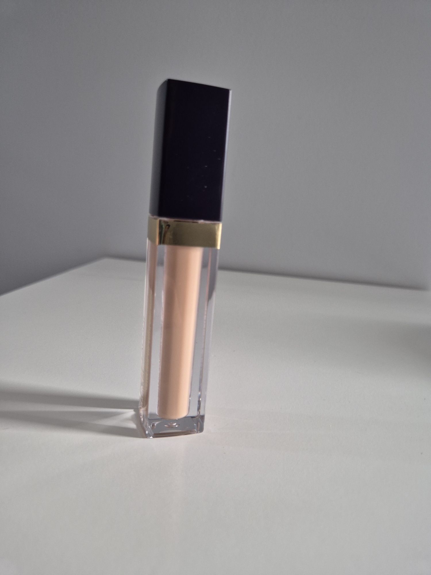 Estee Lauder Futurist korektor rozjaśniający do twarzy 3C