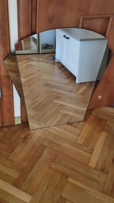 Lustro w nieregularnym kształcie