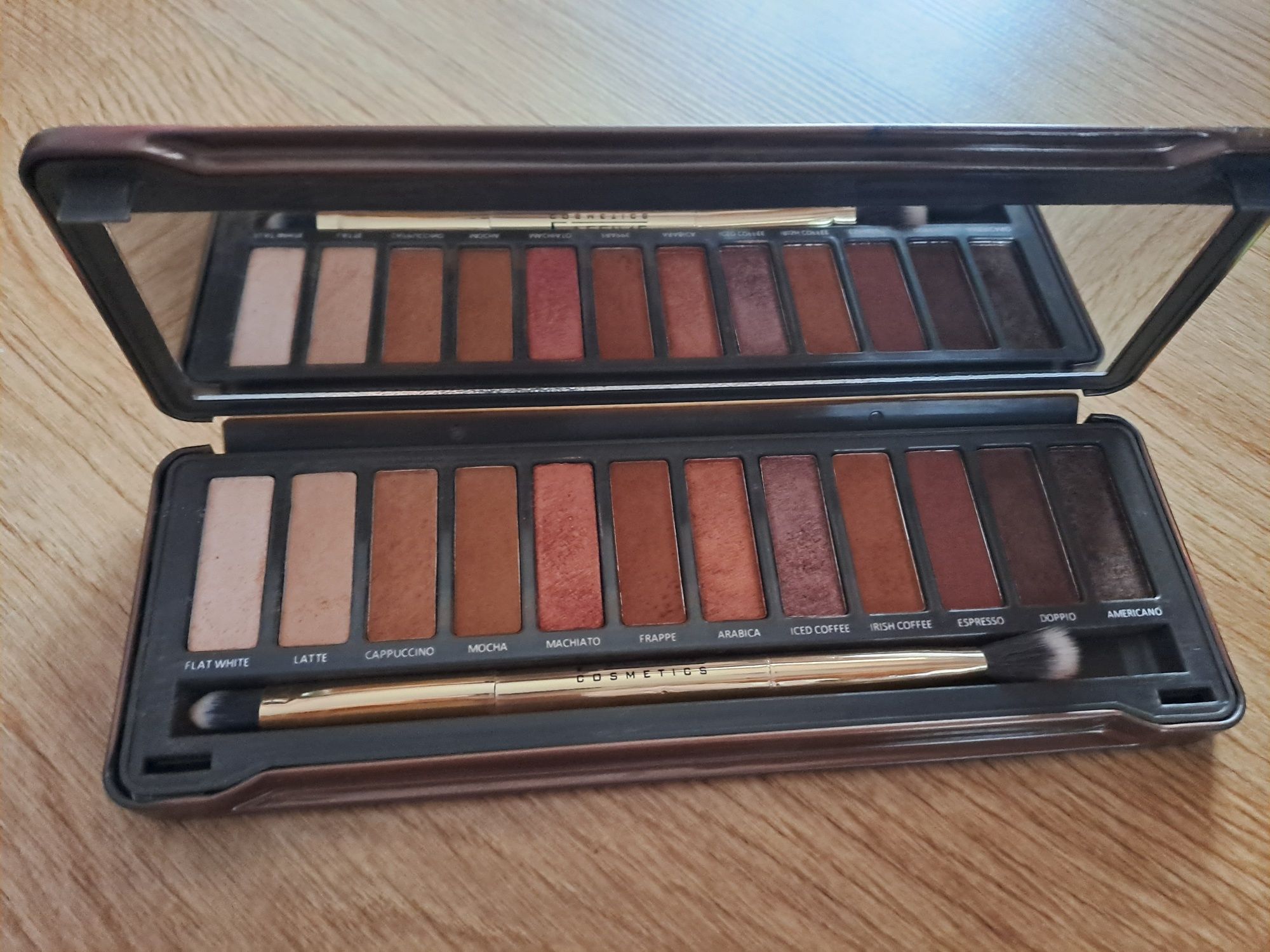 Paletka cieni do powiek Eveline Charming mocha