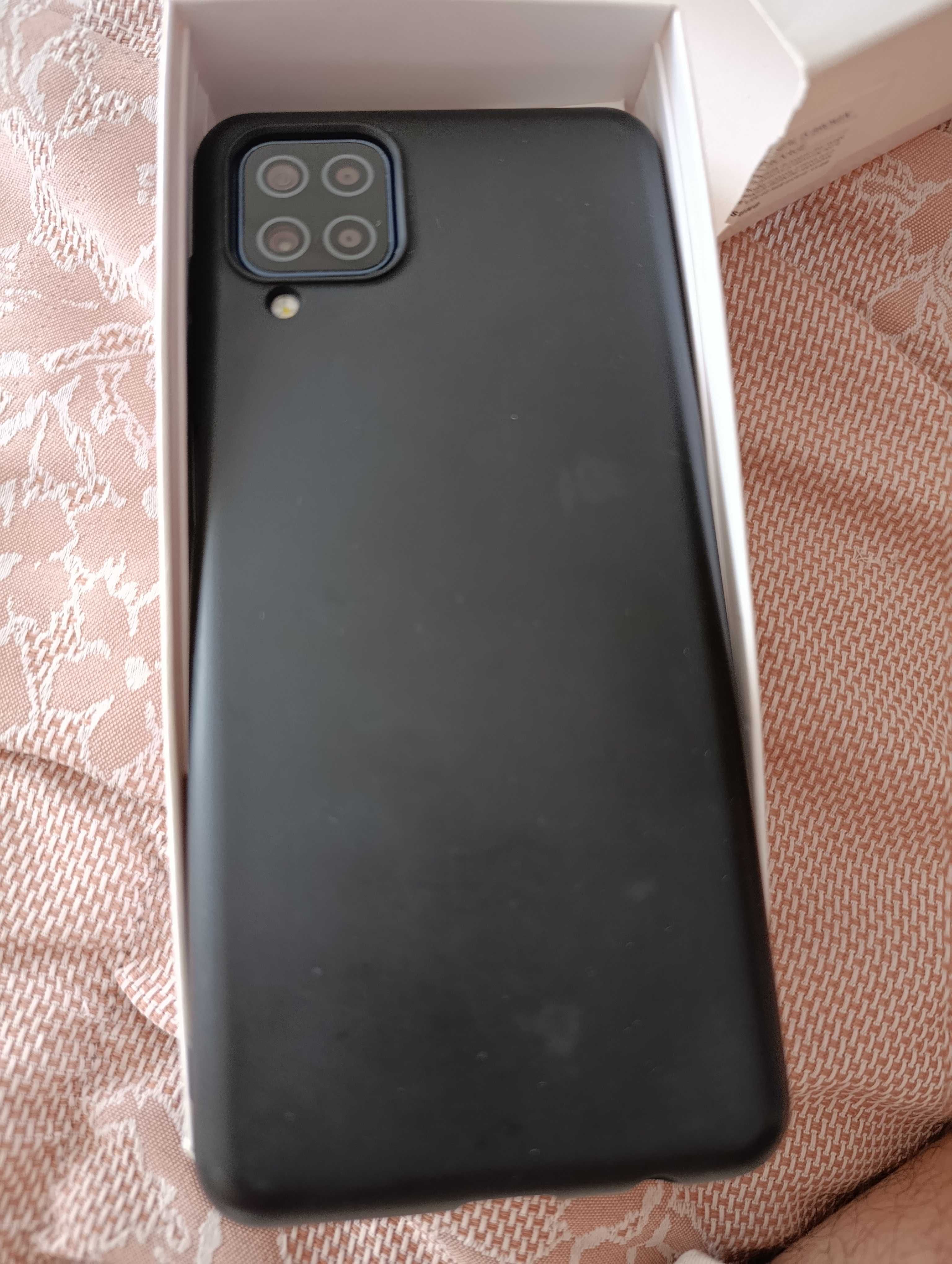 Telemóvel Samsung A12 em ótimo estado de conservação.