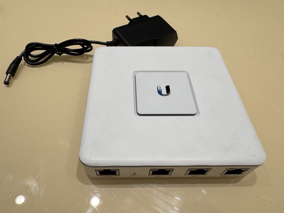 Роутер Ubuquiti USG