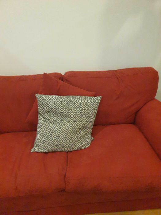 Sofá bordeaux de 2 lugares