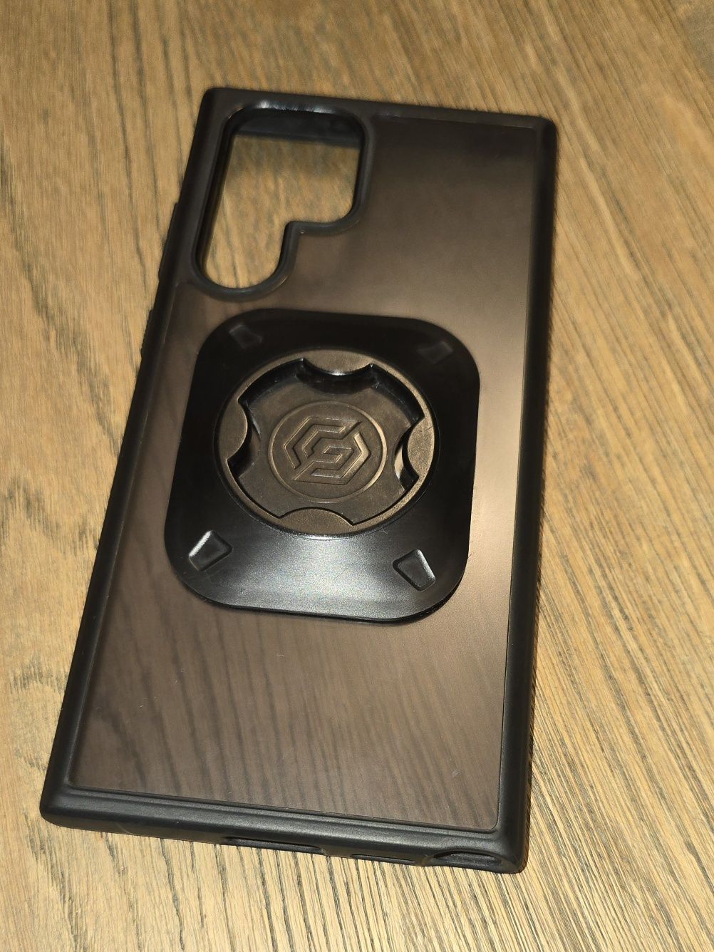 Uchwyt Spigen Gearlock MF100 + etui Spigen Galaxy S22 Ultra