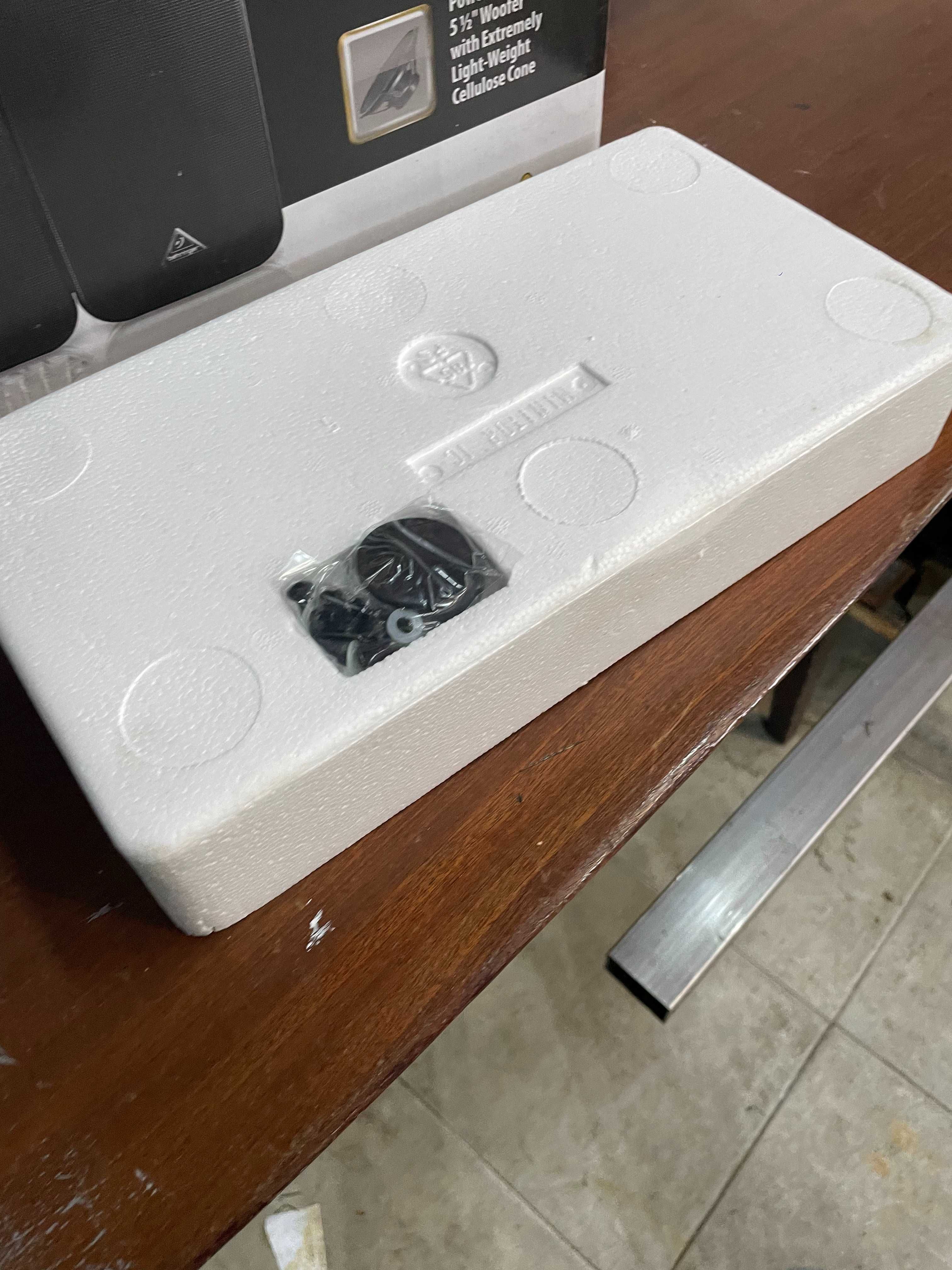 Colunas Behringer 1C pretas – 8 unidades - novas