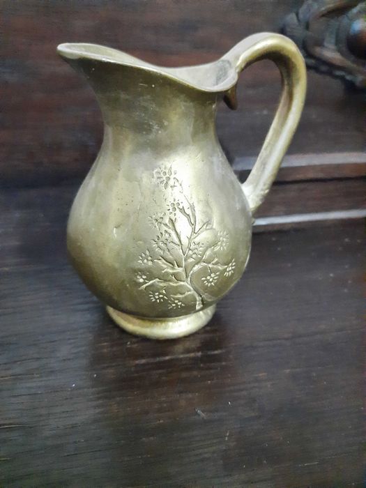 dzbanek mosiężny , wysokość 13 cm / 928