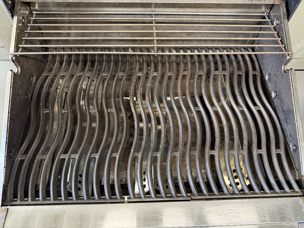 Grill gazowy Napoleon Triumph T410 z bocznym palnikiem