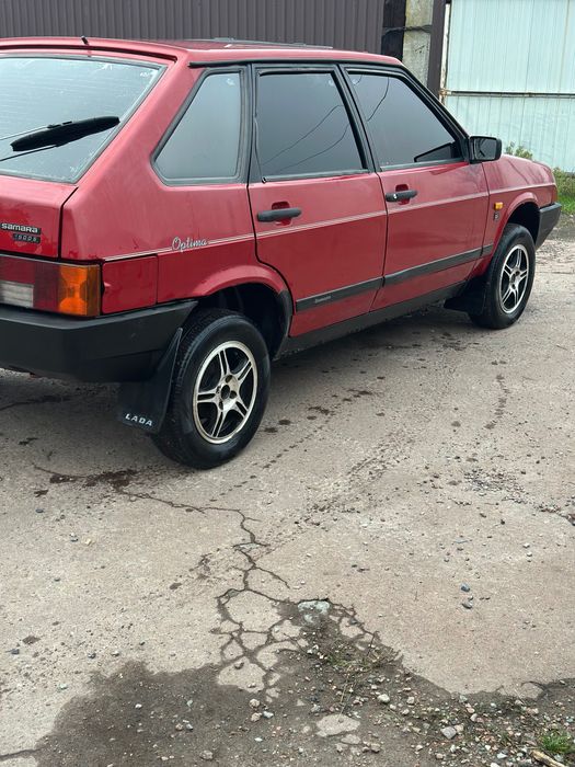 Машина ваз 2109!