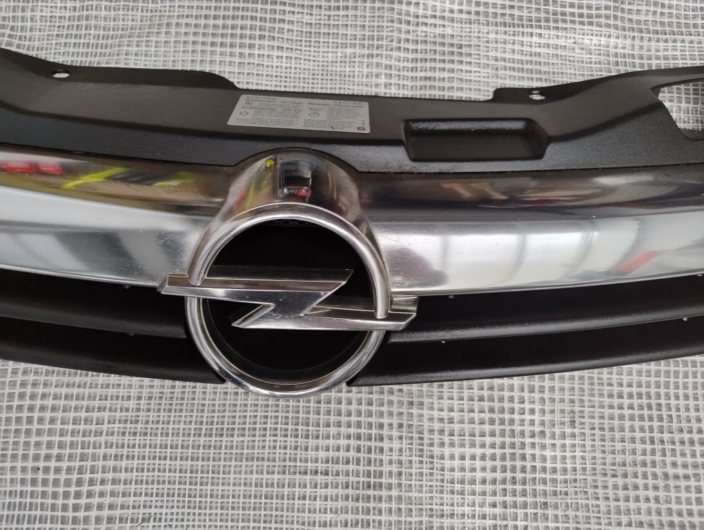 Opel Astra H 3 atrapa grill przód chrom kompletna oryginalna gril 5d