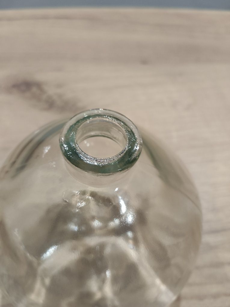 Szklany wazonik bombka transparenty