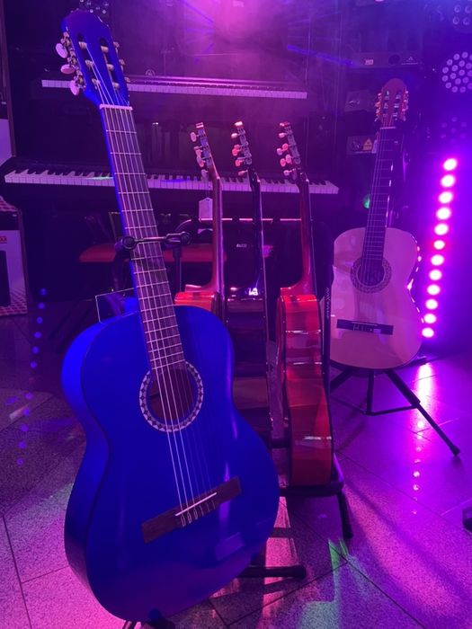 Gitara klasyczna 4/4 GEWA PURE BASIC kolor niebieski - lakier Krys...