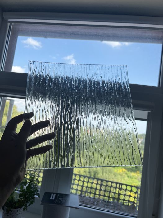 Zesraw talerzy dużych i małych