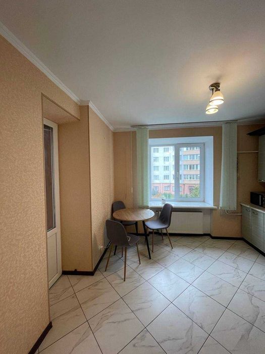 Продаж 2 к квартири Виставка