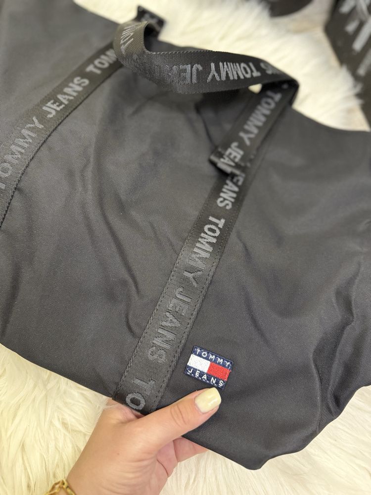 Сумка спортивна-дорожня Tommy Hilfiger