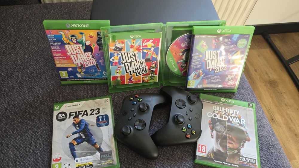 Konsola Xbox series X, dwa pady, gry