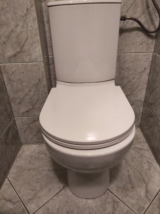 Ubikacja z spłuczką komplet