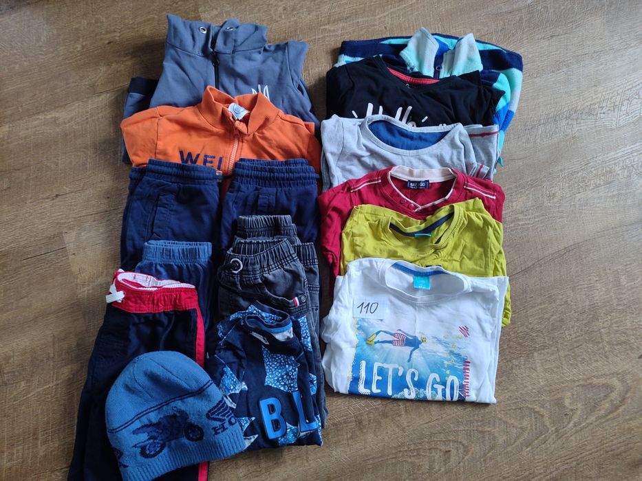 Пакет одягу для хлопчика.