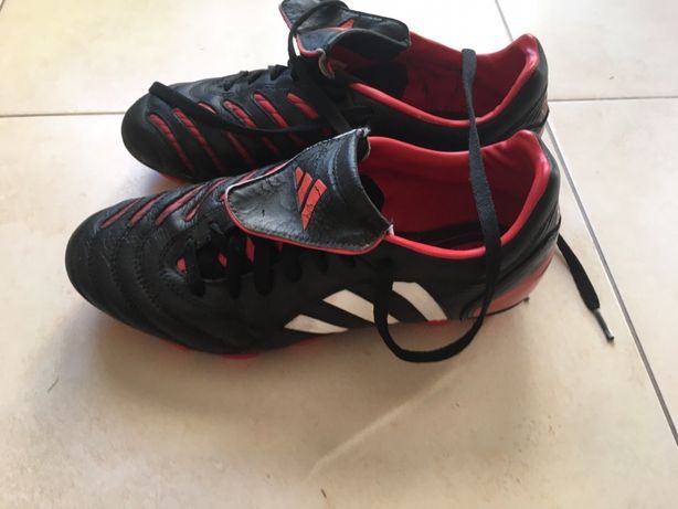 Sapatos de futebol Adidas tamanho 42
