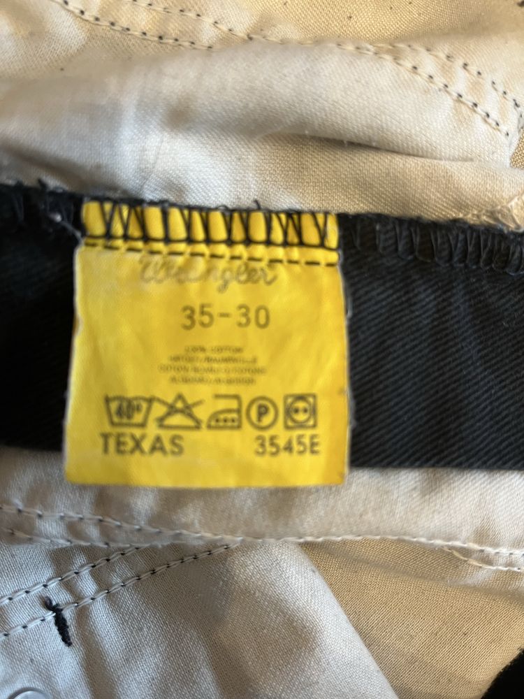 Czarne jeansy Wrangler