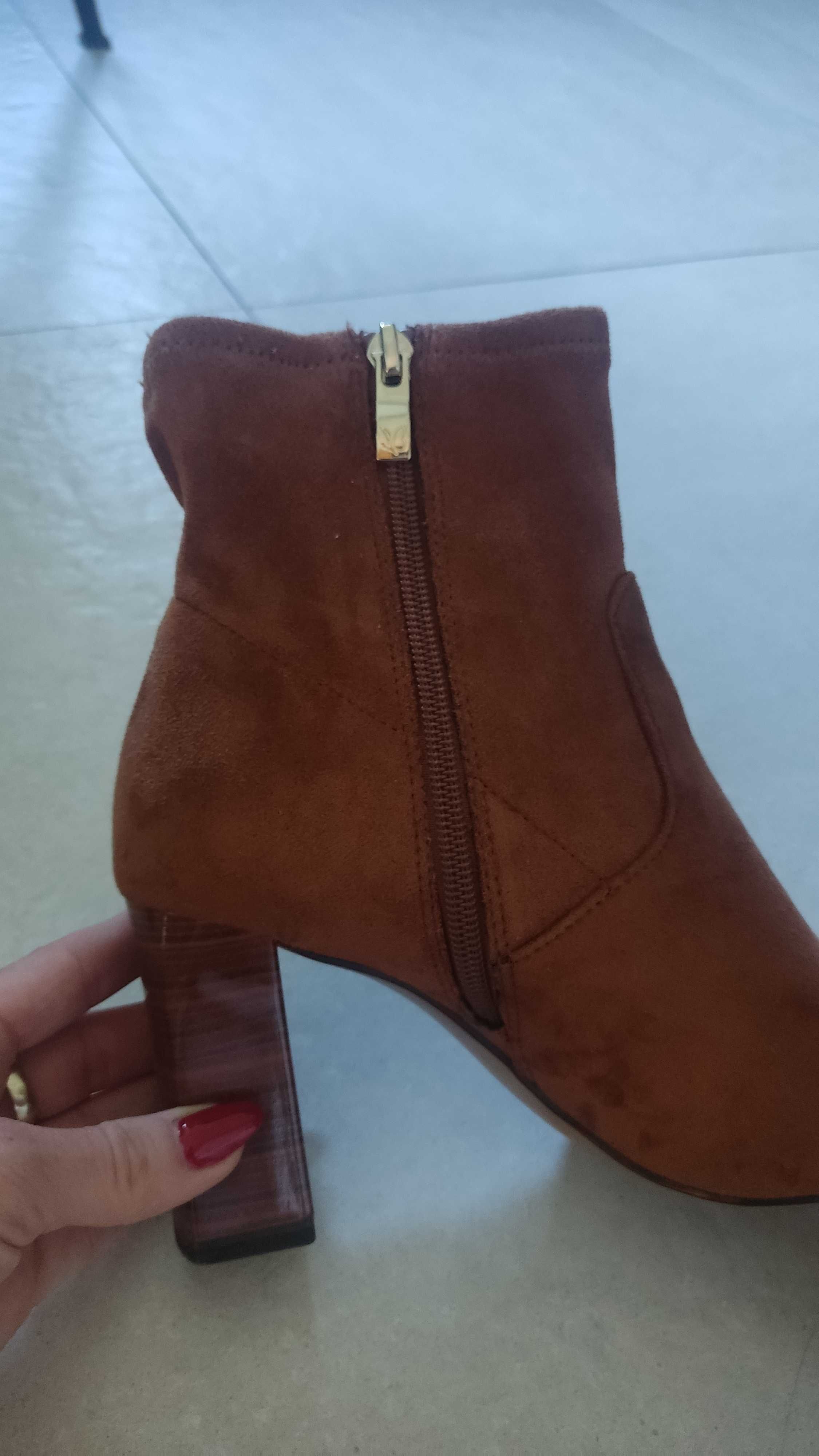 Botki Caprice karmelowe rozm 37.5