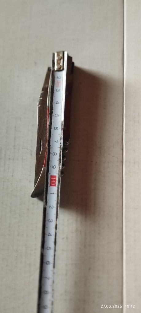 Stary scyzoryk z korkociągiem produkcji ZSSR.