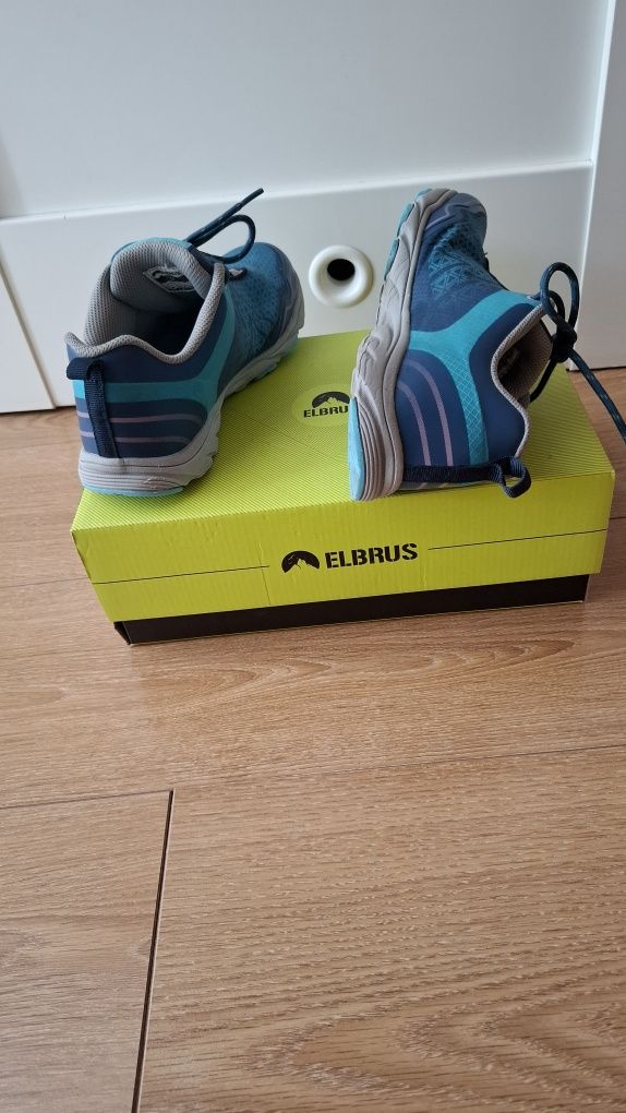 Sprzedam adidasy ELBRUS