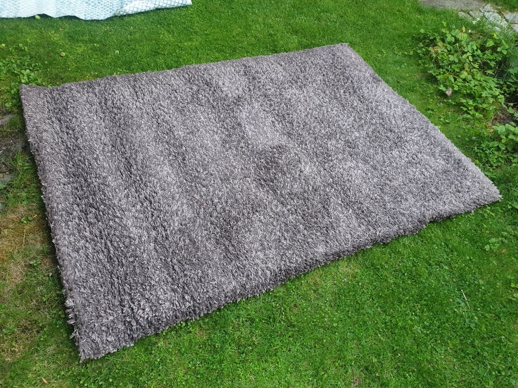 Gruby dywan 140x200 cm z długim włosem