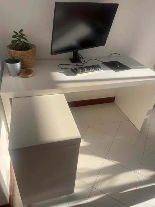 Secretária c/painel extraível, branco, 151x65 cm