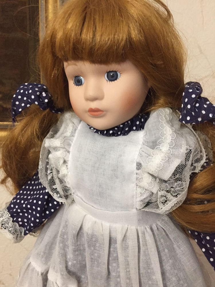 Коллекционная фарфоровая кукла 40  см
