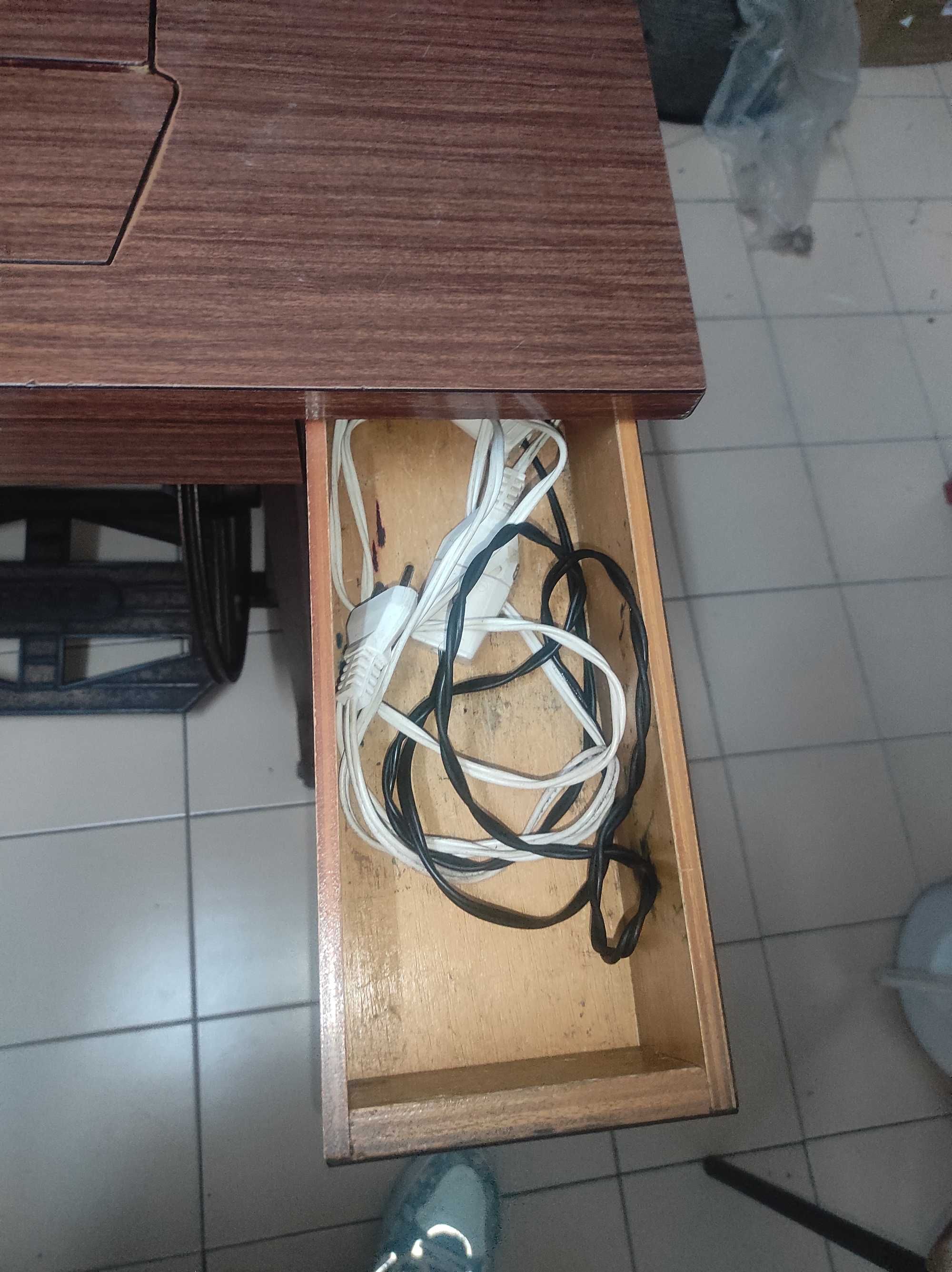 Máquina de Costura PFAFF com Mesa
