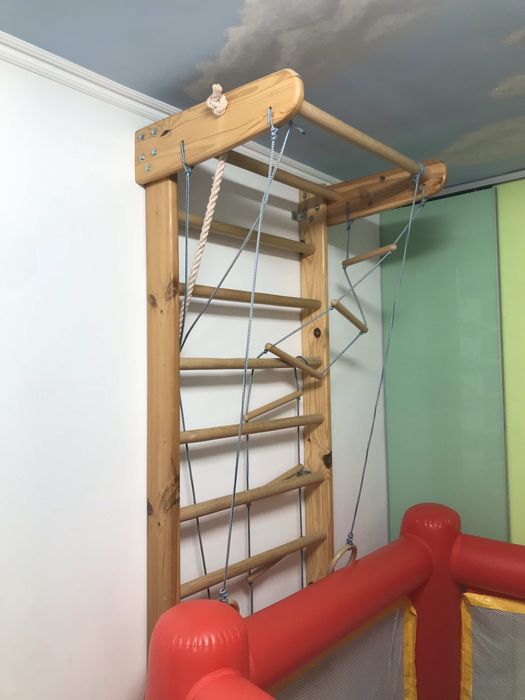 Дитячий спортивний куточок ( шведська стінка)