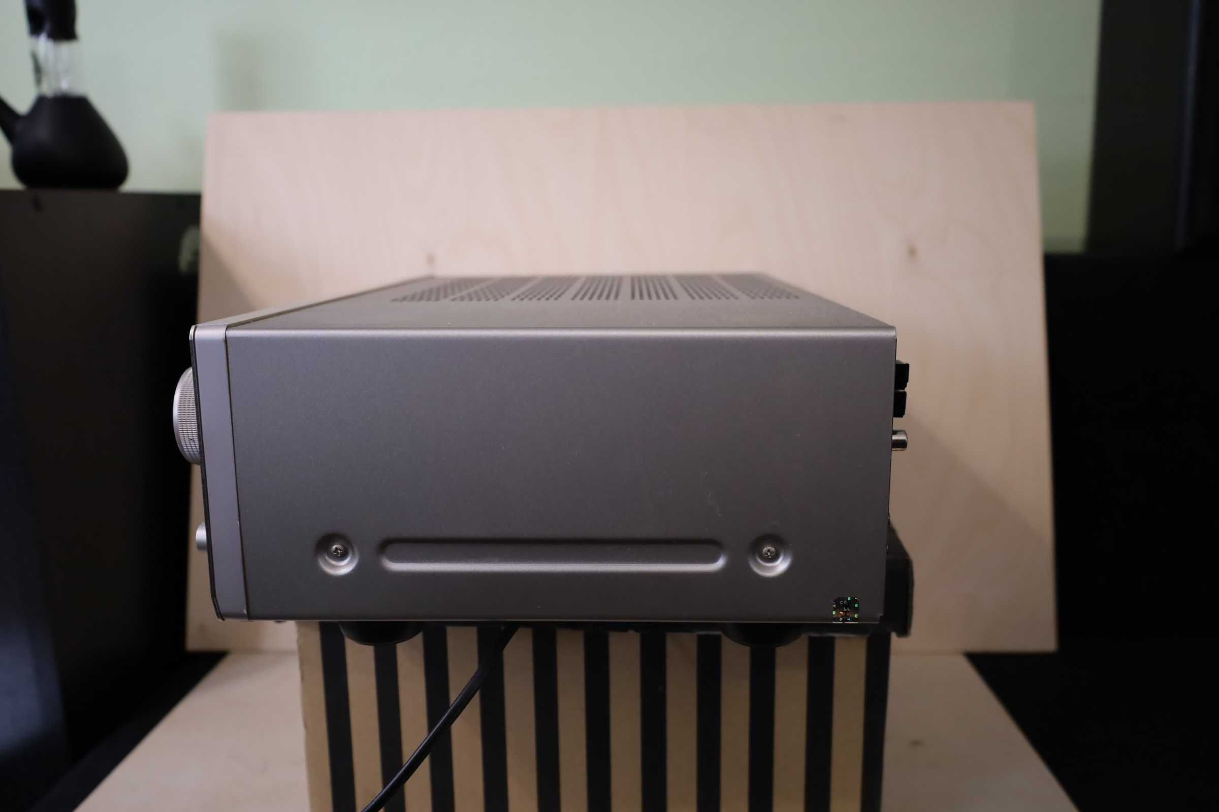 Amplituner stereo Onkyo TX-8211