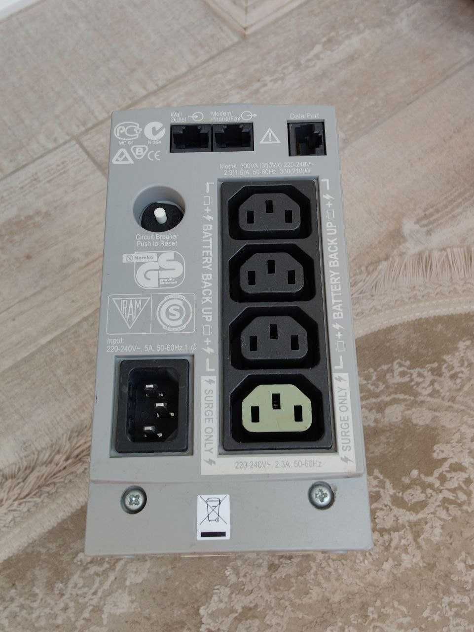 Безперебійник ДБЖ APC Back-UPS CS 500VA  300Вт 300W ИБП інвертор