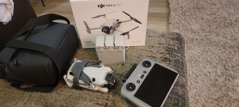 Drone DJI Mini 4 Pro Fly More Combo
