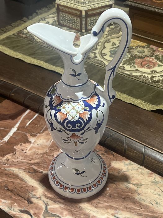 Stary dzbanek recznie malowany