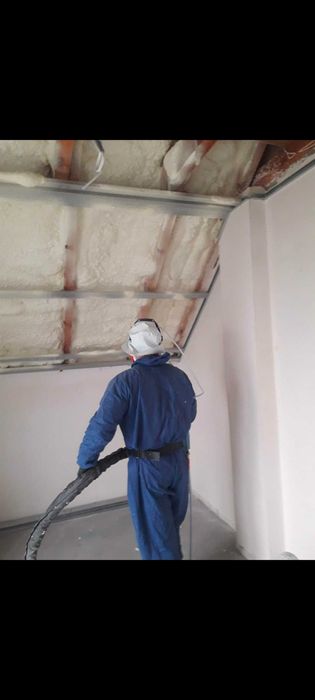 Ocieplenie poddasza pianką piana PUR