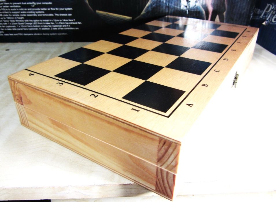 шахматная доска дерево лак, качественное изготовление хороший подарок