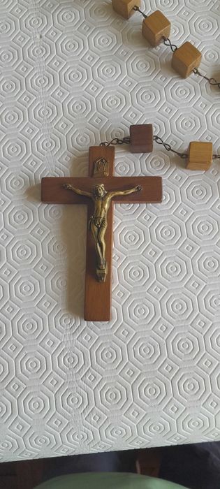 Terço Decorativo em Madeira