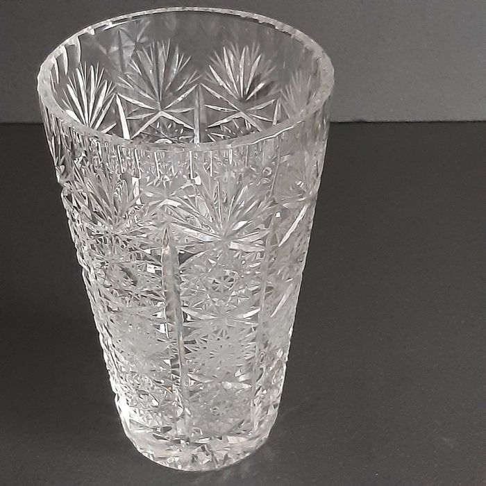 Wazon kryształowy z czasów PRL z lat 80.