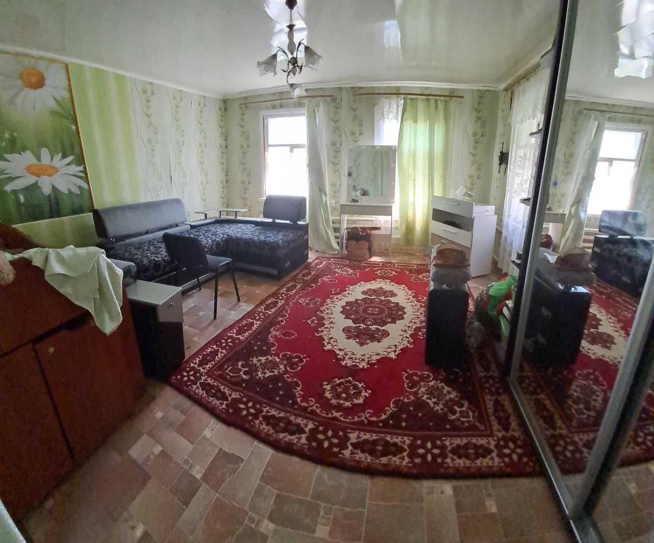 Продам 1\2 частину  будинку в центрі міста Чугуїв!