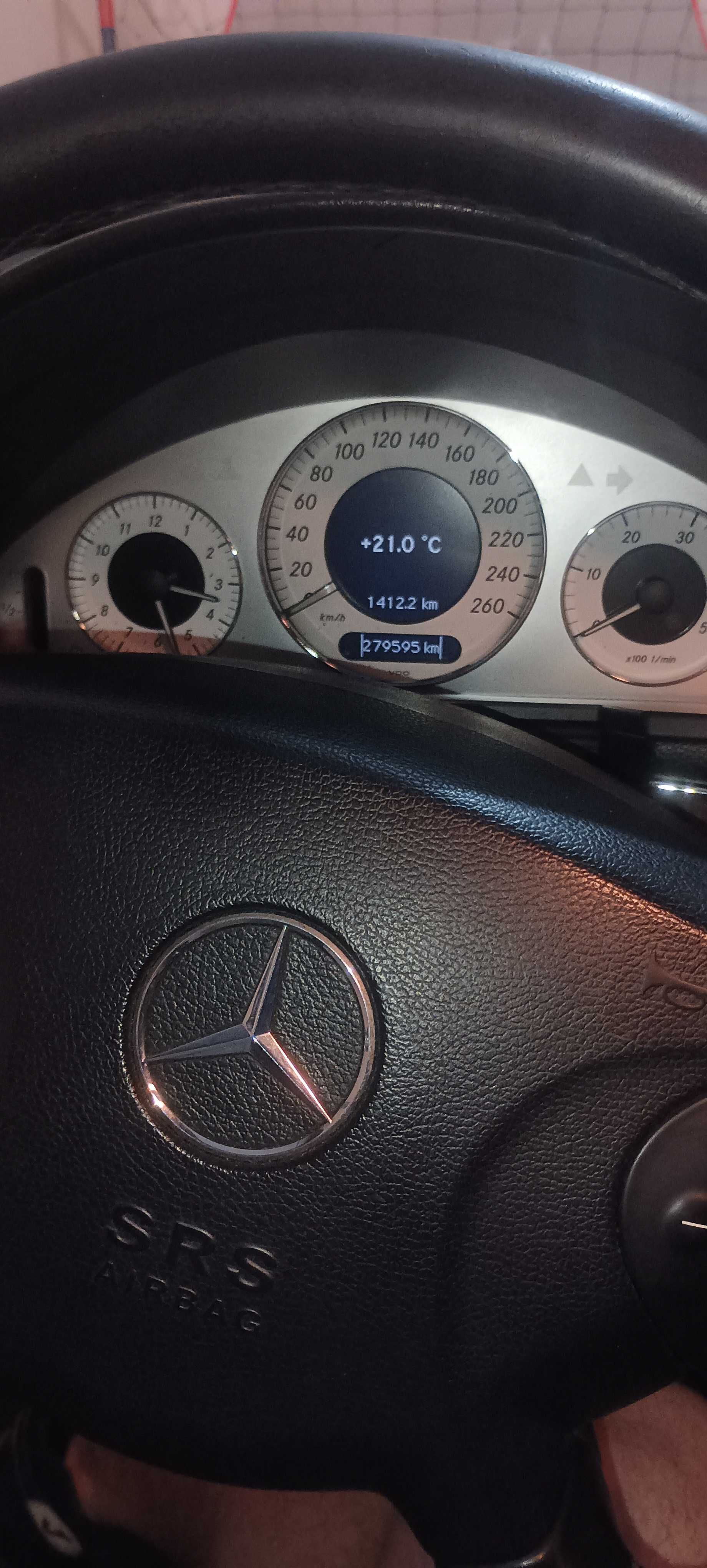 Mercedes E220 - W211