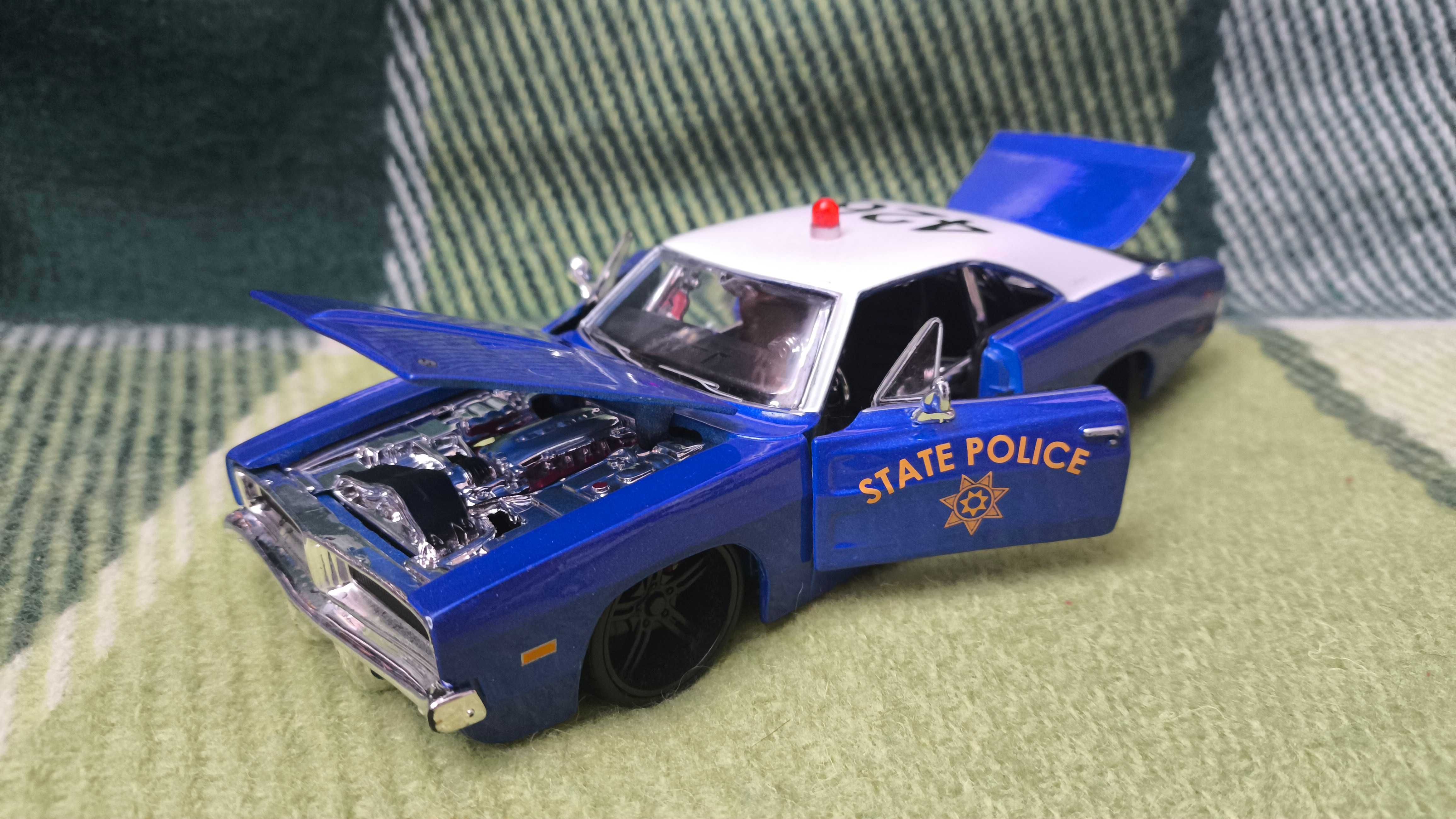Машинка Dodge Charger RT 1969 1.24 Maisto State Police
