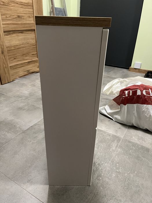 Szafki łazienkowe (dwie sztuki)