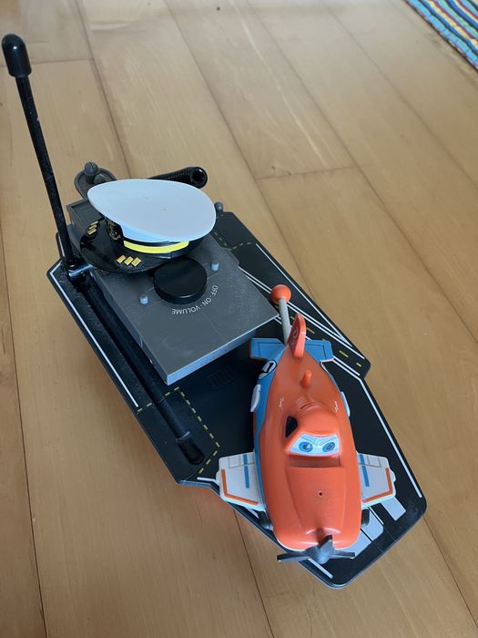 Barcos de pirata, cars e extraterres