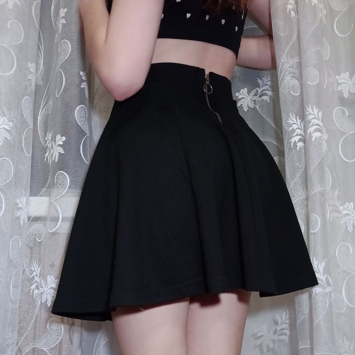 Чорна спідниця з замком