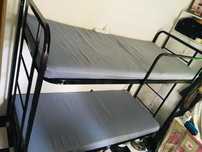 Cama de casal em muito bom estado, total de 50 peças.