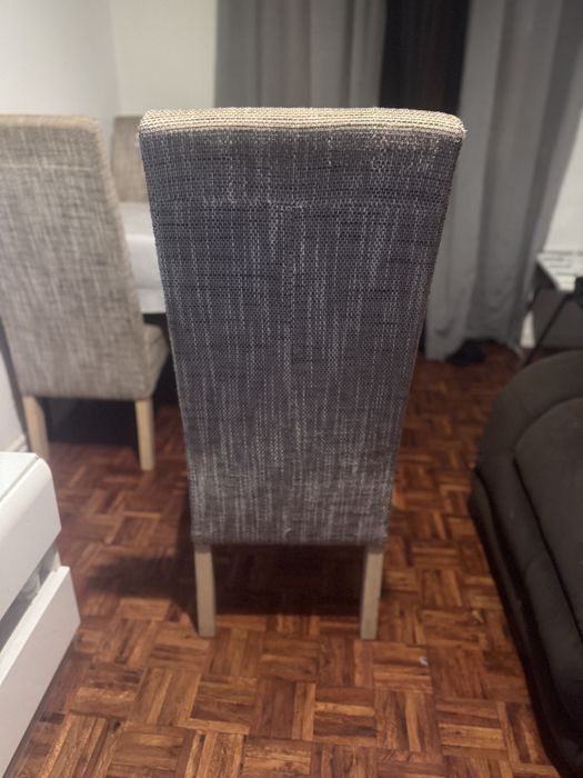 Vende se cadeiras de mesa semi usadas cremes